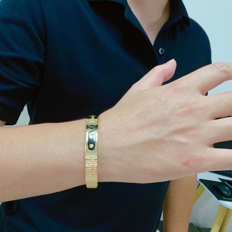 Ca*t1er bracelets